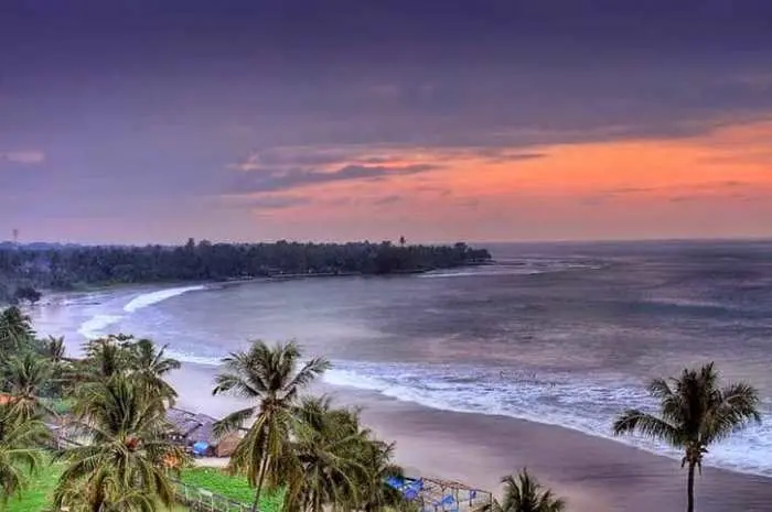 Pantai Anyer, Spot Terbaik Menikmati Keindahan Pantai Eksotis di Banten