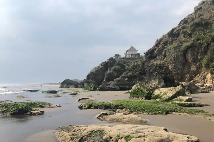 10 Pantai di Yogyakarta yang Cocok untuk Menikmati Waktu Bersama Keluarga