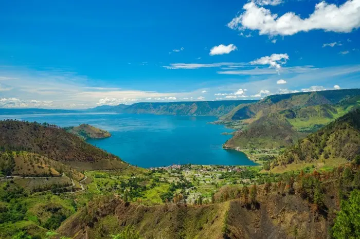 Tempat Wisata di Samosir yang Menawarkan Pesona Alam dan Budaya Unik