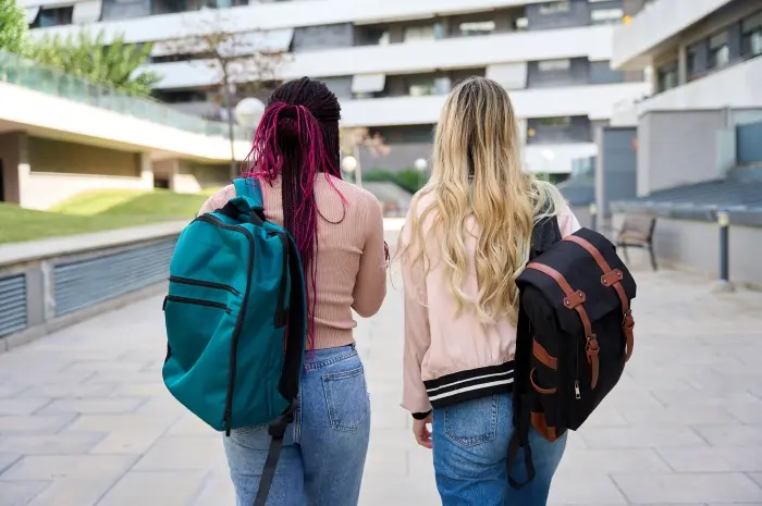 10 Tas Ransel Wanita Terbaik yang Menggabungkan Fungsionalitas & Gaya